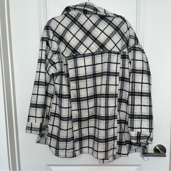 Timing Cream and Black Utility Jacket Oversized Shacket Design - Picture 4 of 5